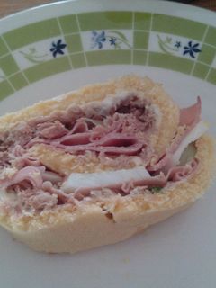 Una foto de Pionono de atún