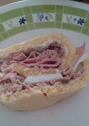 Una foto de Pionono de atún