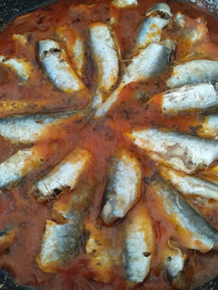 Una foto de Sardinas en tomate