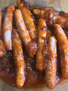 Una foto de Longanizas Keto con salsa de tomate 🍅