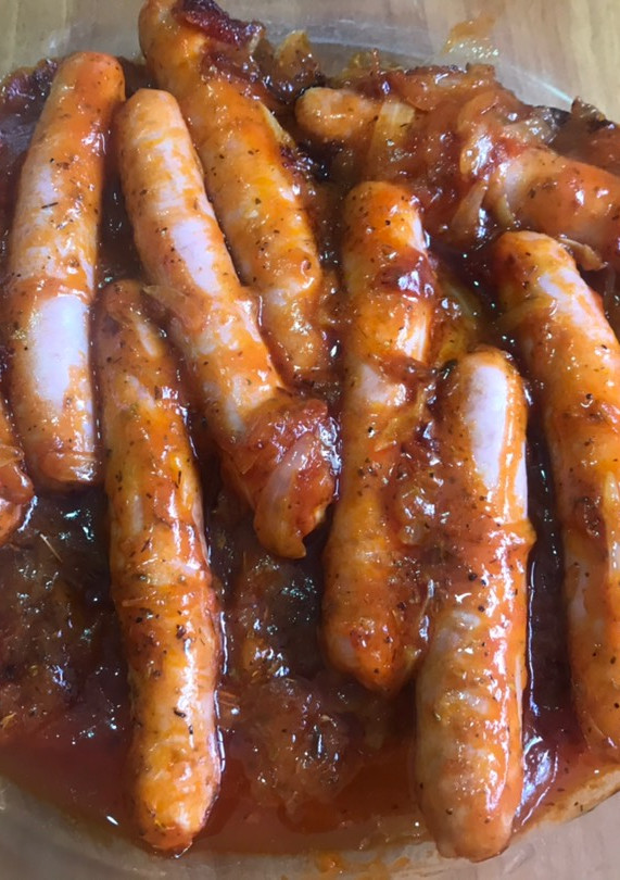 Una foto de Longanizas Keto con salsa de tomate 🍅