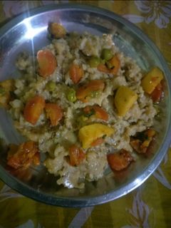 वेजिटेबल खिचड़ी (vegetable khichdi recipe in Hindi) रेसिपी मुख्य फोटो