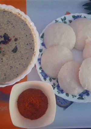 A picture of Idli.