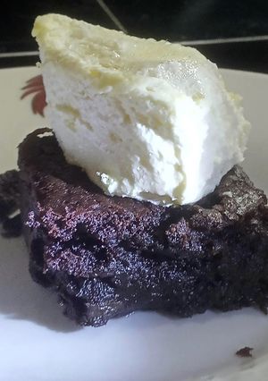 Foto resep Simple American Style Fudgy Brownies with Crackling Sugar Top