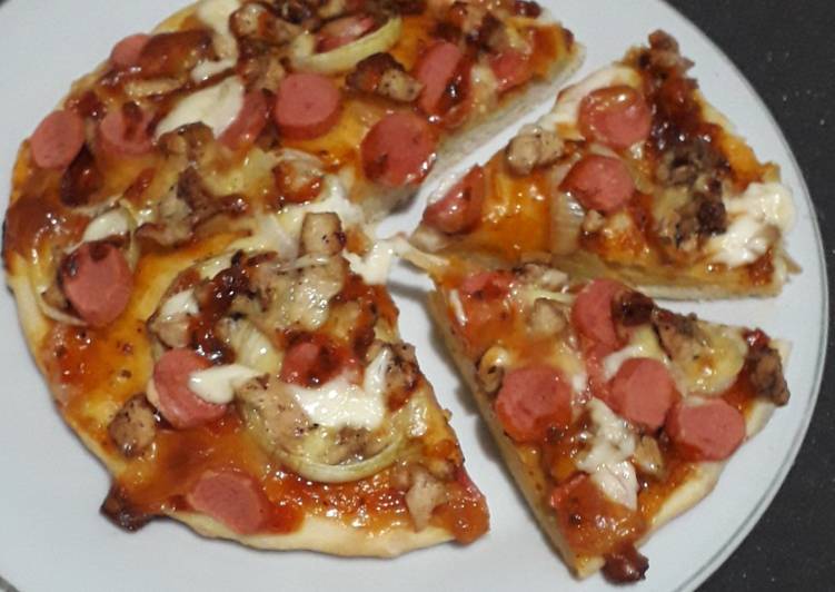 Langkah Mudah untuk Menyiapkan Chicken Pizza yang Lezat Sekali