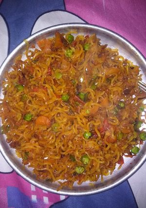 वेजिटेबल मैगी(Vegetable maggi recipe in hindi) रेसिपी मुख्य फोटो