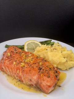 Foto resep Salmon steak with lemon butter sauce