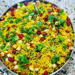 A picture of Dabeli popular street food.