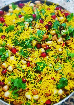 A picture of Dabeli popular street food.