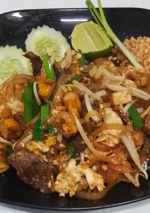 A picture of Beef Pad Thai.