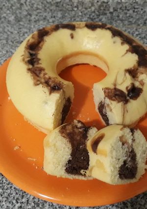 Una foto de 🍋Budín de limón🍋marmolado 🍫😍😋