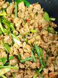 เนื้อผัดพริกแห้ง ใบมะกรูด