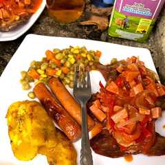 Una foto de Carne con verduras!