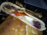 Calzon de Jamón Y Queso
