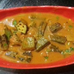 A picture of Bendekaya pulisu/ bhindi Andhra style.