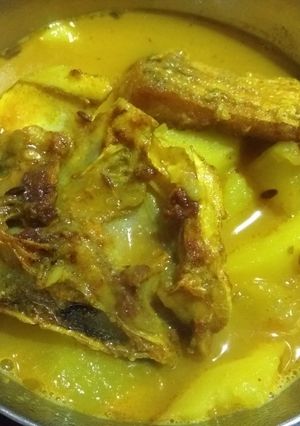 কাঁচা পেঁপে দিয়ে রুই মাছের ঝোল(kancha pepe diye rui macher jhol recipe in Bengali) রেসিপির প্রধান ছবি