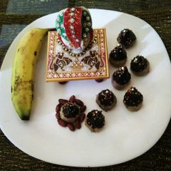 A picture of MODAK WITH BANANA & PEANUT DIPPED IN CHOCOlATE.