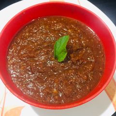 A picture of Pizza sauce🍕.
