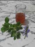Te con hojas de buscapina y de hibiscus