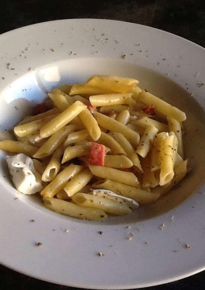 Una foto de Macarrones con calabacín y queso fresco