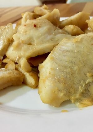 Foto principal de Merluza con ajo, chile y salsa de soja