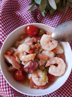 Una foto de Salpicón de pulpo y gambas