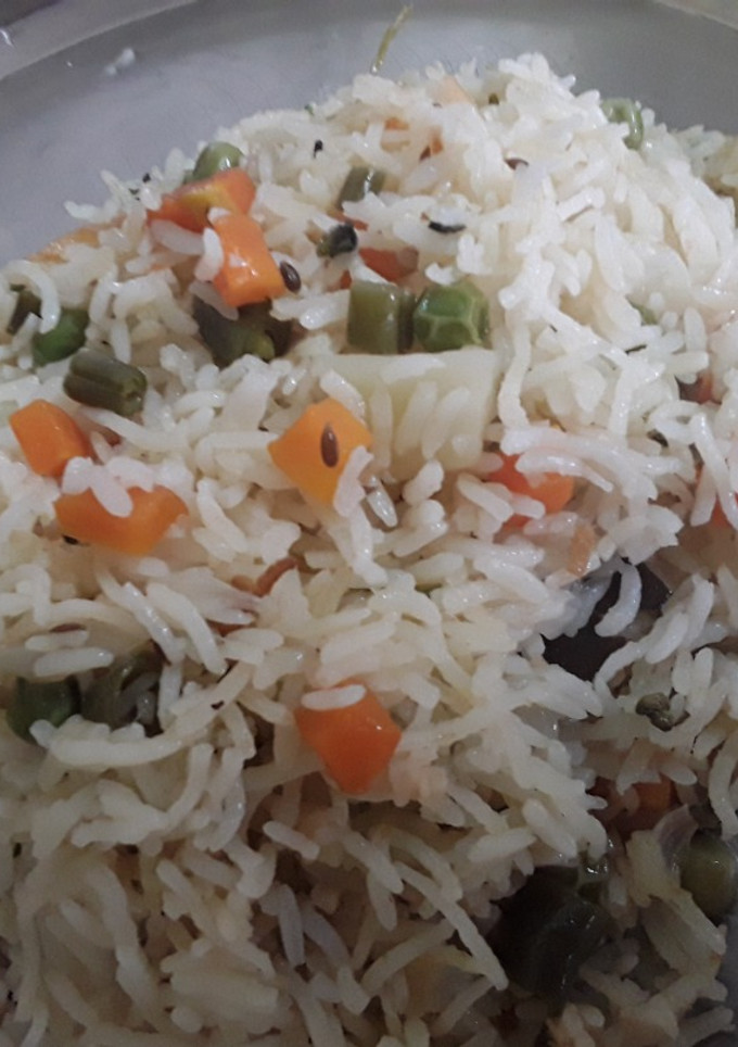 ஈசி அன்ட் டேஸ்டி வெஜ் புலாவ் செய்முறை முக்கிய புகைப்படம்