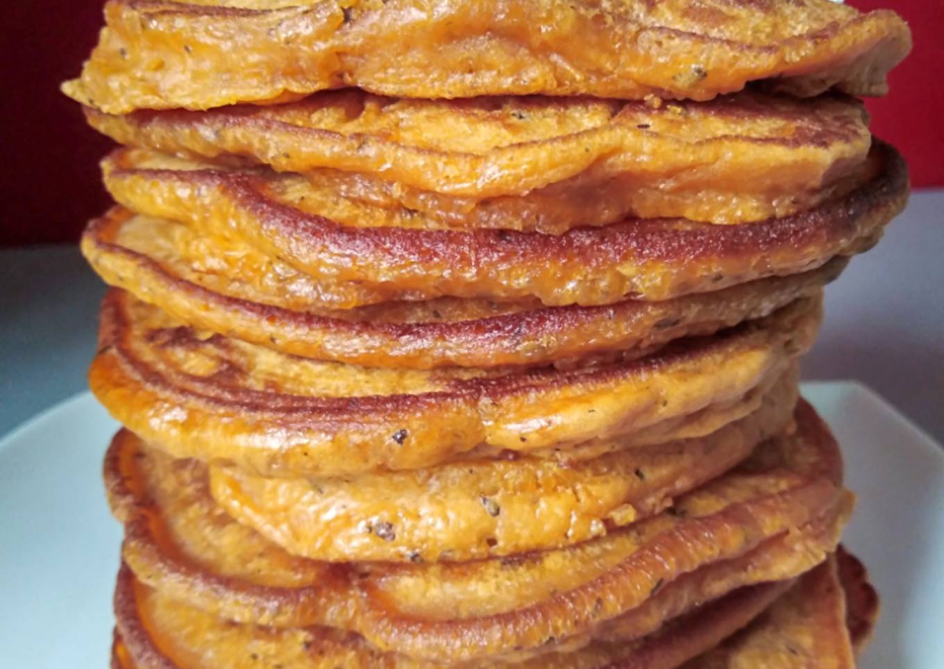 Pancakes salés à la tomate et chèvre frais