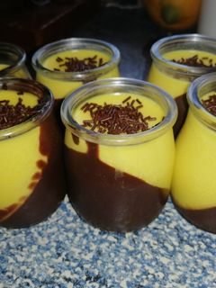 Una foto de Panacota de naranja y chocolate