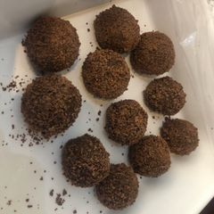 A picture of Prune Energy Balls.