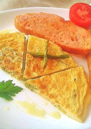 Foto principal de Tortilla de espárragos silvestres y calabacín