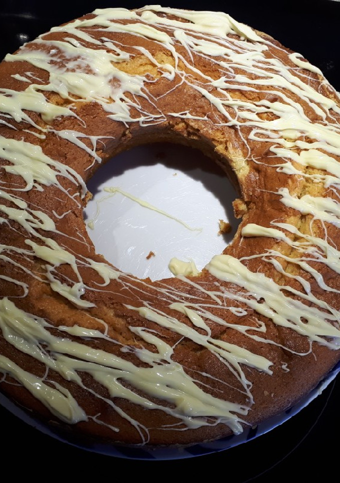 Una foto de Bizcocho de mascarpone y chocolate blanco