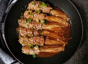 Foto resep Gyuniku Roll (Enoki Beef Roll)