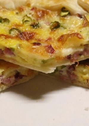A picture of Speck, brie and asparagus pie.