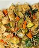 Noodles com Tofu e Legumes