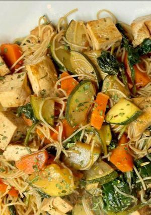 Foto de Noodles com Tofu e Legumes