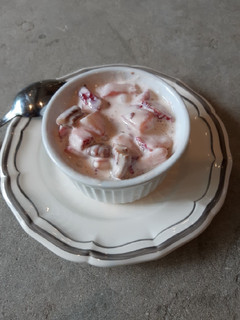 Una foto de Fresas con crema y nuez 🤤