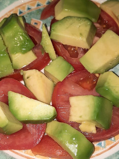 Una foto de Tomate con aguacate 🥑