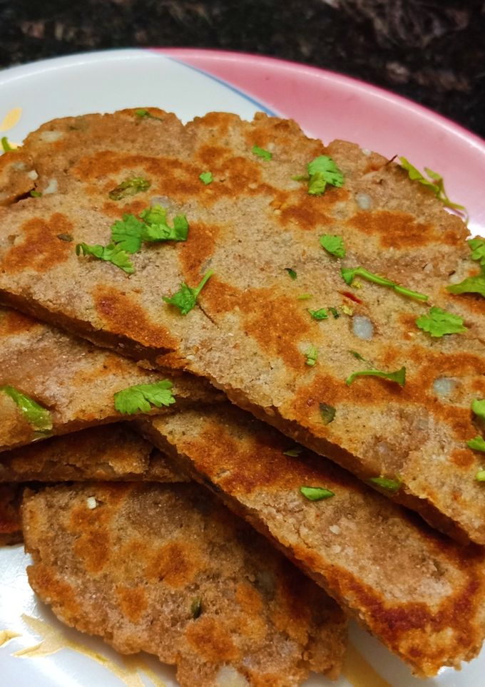 A picture of Thalipeeth.