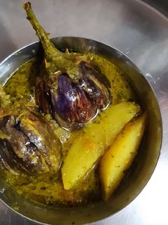 A picture of Brinjal curry.