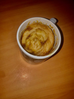 Una foto de Mug cake de rollo de canela