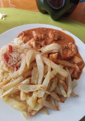 Una foto de Pollo strogonoff con agregado