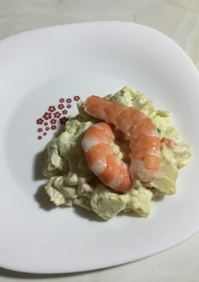Una foto de Ensaladilla de langostinos y aguacate