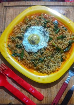 ভেজ চাও উইথ এগ পোচ (Veg Chow With Egg Poach, Recipe in Bengali) রেসিপির প্রধান ছবি