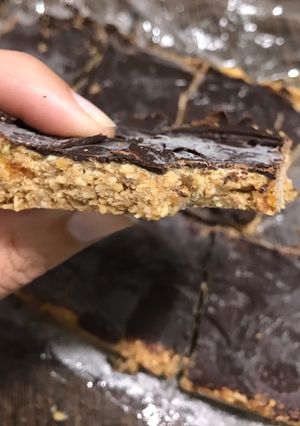Una foto de Bombones/torta con dátiles y coco