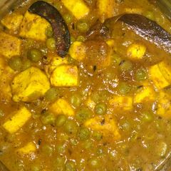 A picture of Matar paneer.