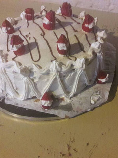 Una foto de Postre de Navidad con relleno de de crema bariloche!