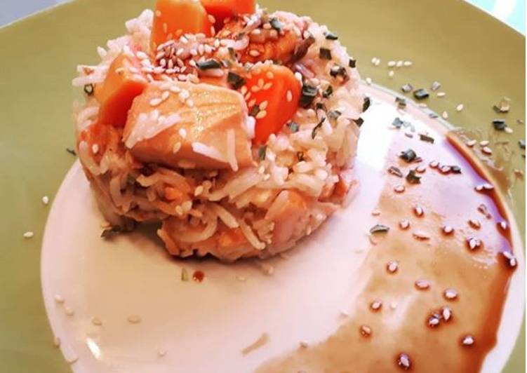 Riso basmati al latte di cocco con salmone e papaya