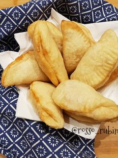 Foto di Panzerotti baresi fritti con alici