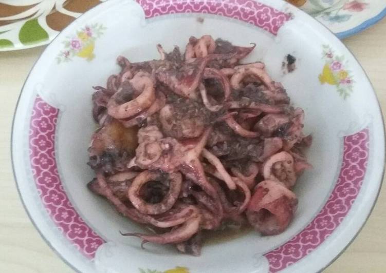 Cumi masak hitam